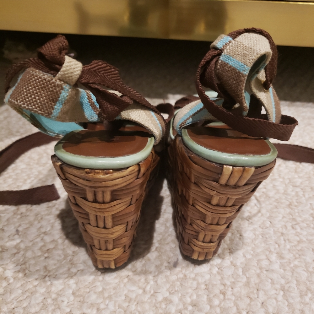 Beautiful wedge sandals sz8 - Picture 2 of 4
